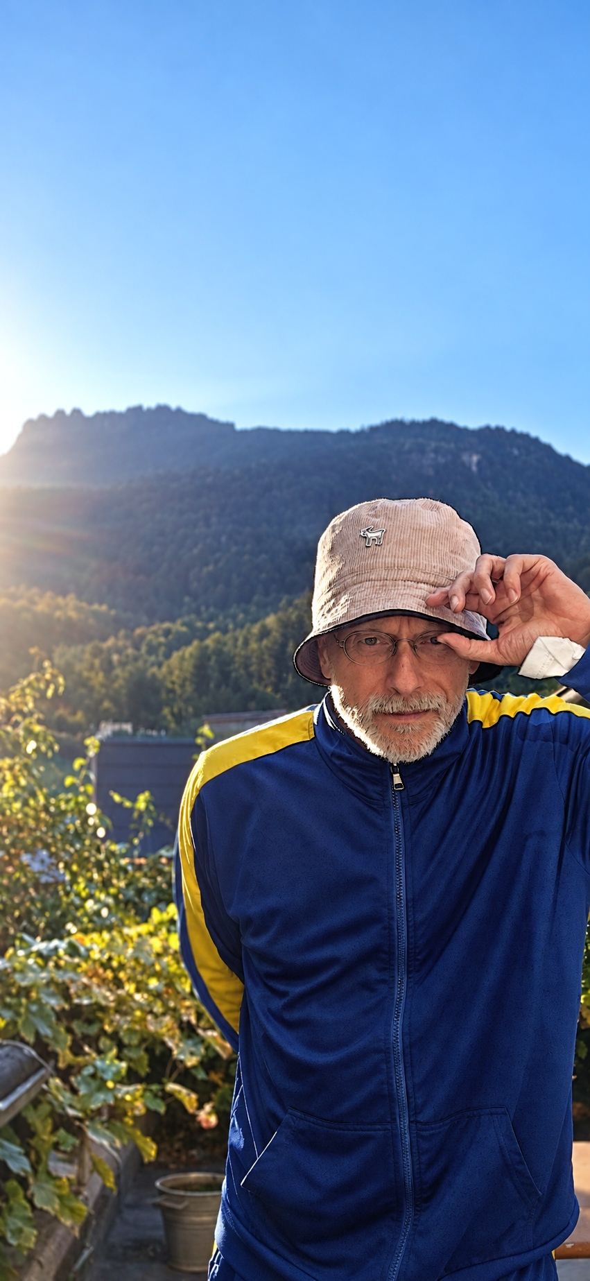 P.R. König auf der Terrasse, 1. Oktober 2026